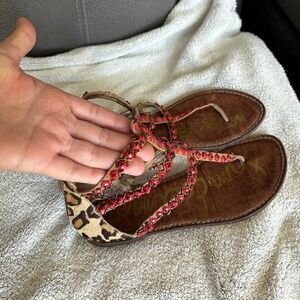 SAM ELDELMAN Women's thong sandals Size 9 - orange beaded leopard zip back